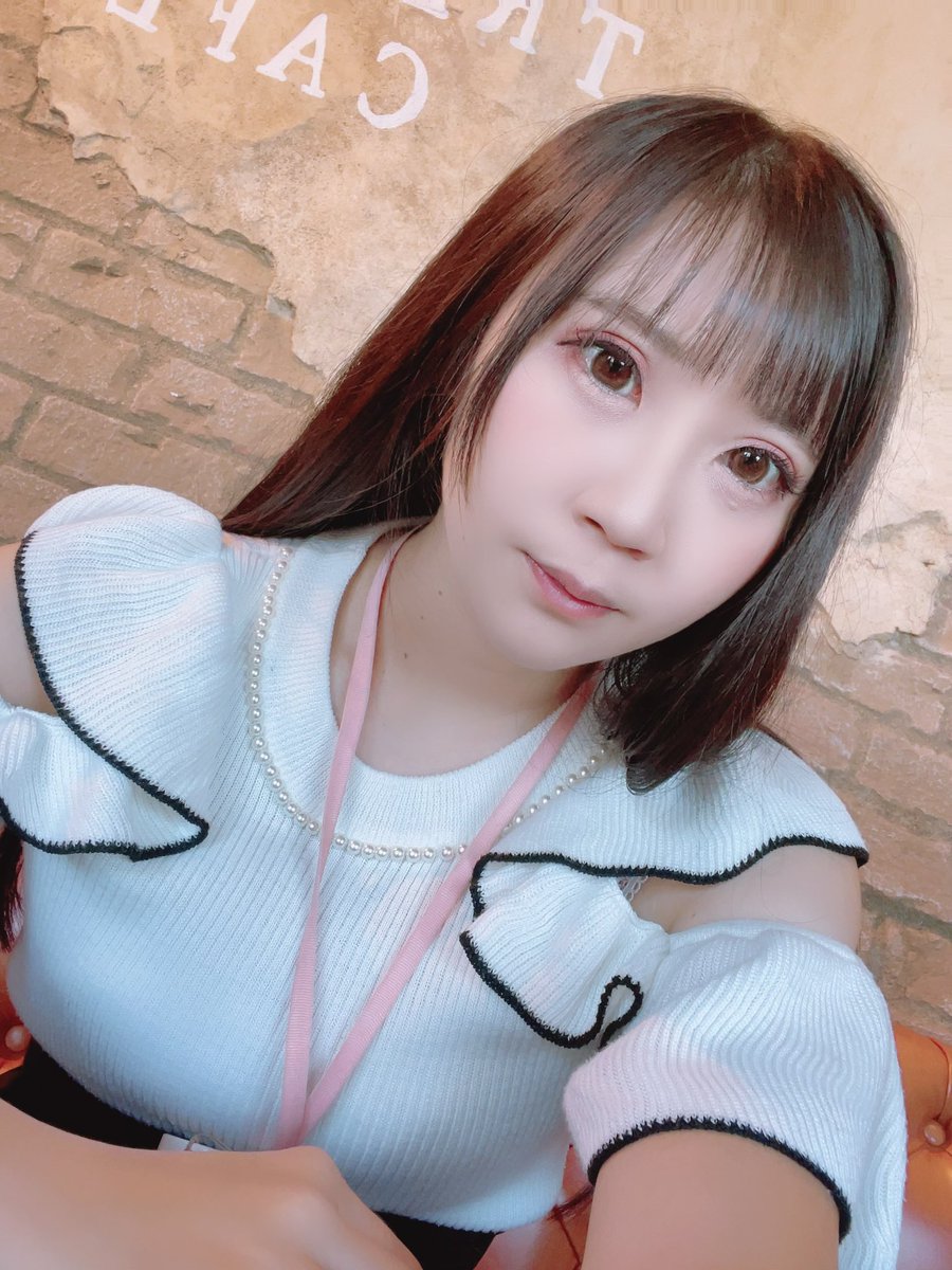 HosinoAina's tweet photo. おはあいーぶい🐱。
早起きは苦手です。🙄
#サンキュートーキョー
#PhantomVoice
#ファントムボイス
#11月24日はライブです
#ご予約お待ちしてます https://t.co/BRlFgPVFjw