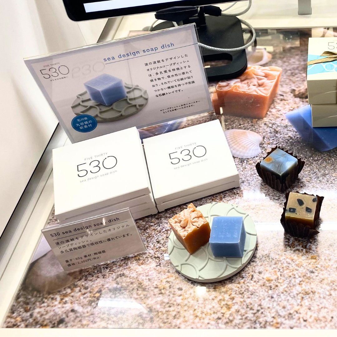 at_cosme_tokyo's tweet photo. 天然由来成分99%配合！職人が昔ながらの製法で作り上げたサステナブルソープ🫧
こだわりの石鹸は泡立ちも良く、肌を優しく包みこんでくれます💙海を想ったオシャレな4つのデザインは、日常生活で環境問題に取り組むきっかけにも…🌎 
2階特設コーナーは10/31（火）まで！supported by #FIVETHIRTY https://t.co/EWRWmAuaRJ
