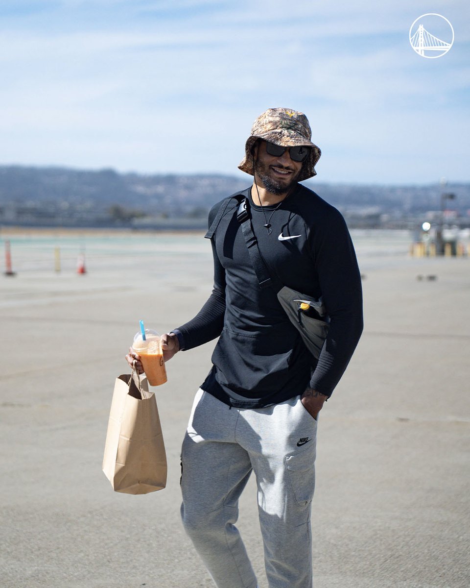 warriors's tweet photo. Road smiles https://t.co/fv46qq20fI