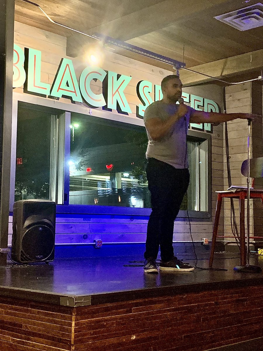 DaveTrippinWV's tweet photo. A rocking Show n Go Comedy Night @BlackSheepWV here at @PullmanSquare in @DowntownHWV #livecomedy #comedy https://t.co/Jo9JK92jHj