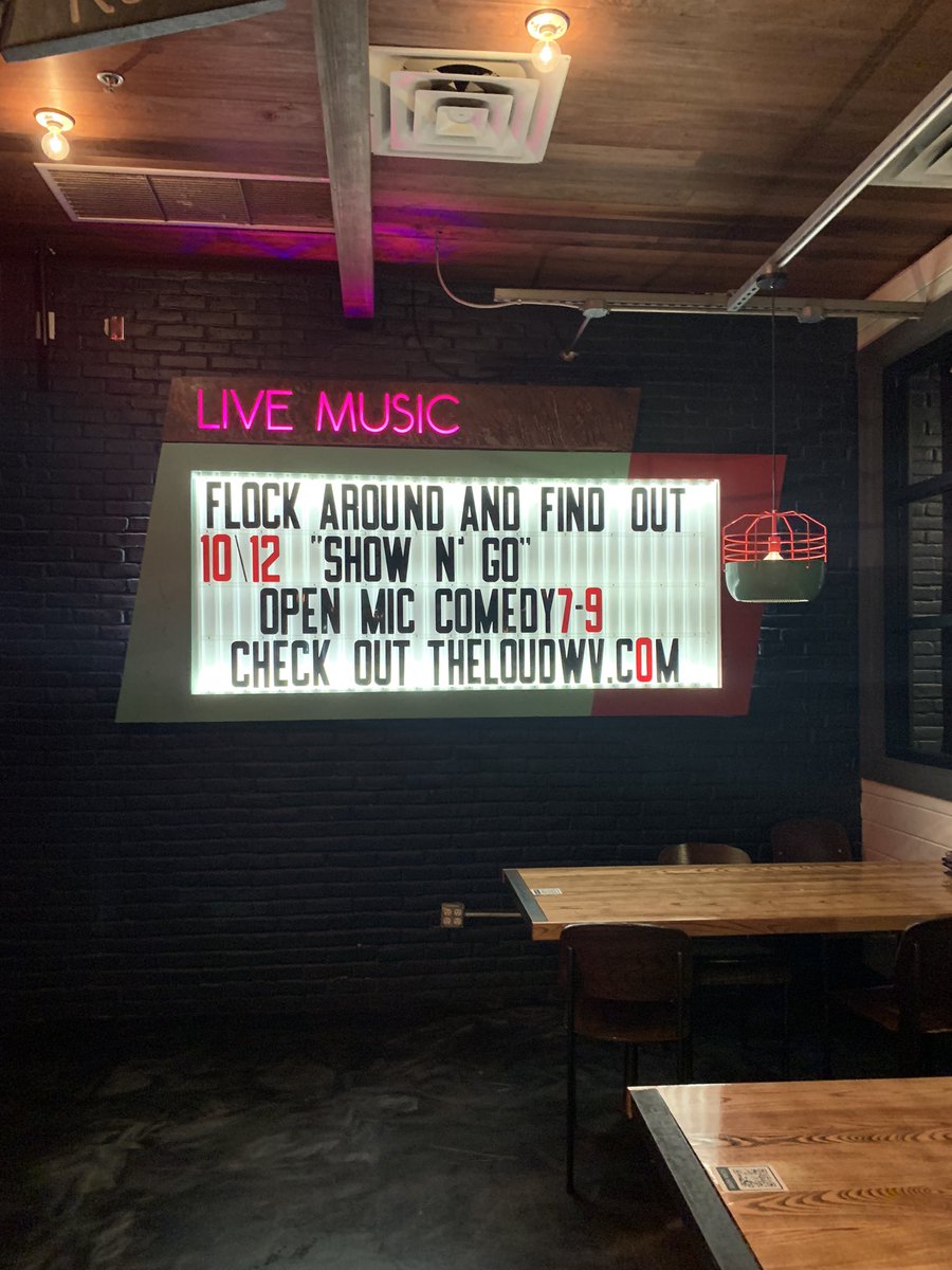 DaveTrippinWV's tweet photo. A rocking Show n Go Comedy Night @BlackSheepWV here at @PullmanSquare in @DowntownHWV #livecomedy #comedy https://t.co/Jo9JK92jHj