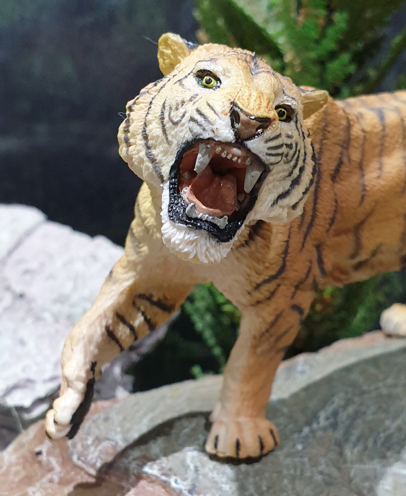 Papo roaring best sale tiger