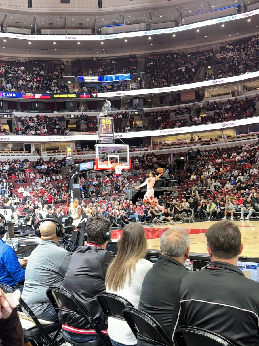 1nOnlySean's tweet photo. @chicagobulls ✈️ 8️⃣ https://t.co/SSlJHzPIig