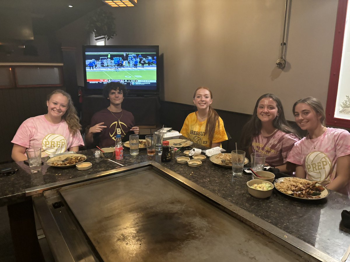 BrebeufVB's tweet image. Team Dinner for the Braves! #SectionalWeek