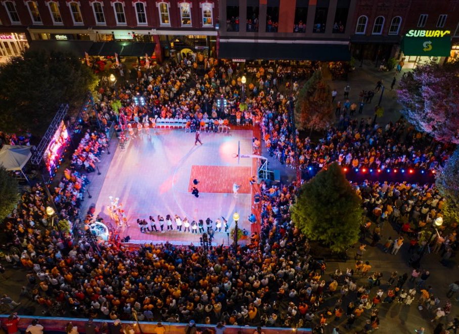 Vol_Sports's tweet image. Knoxville out in full force!