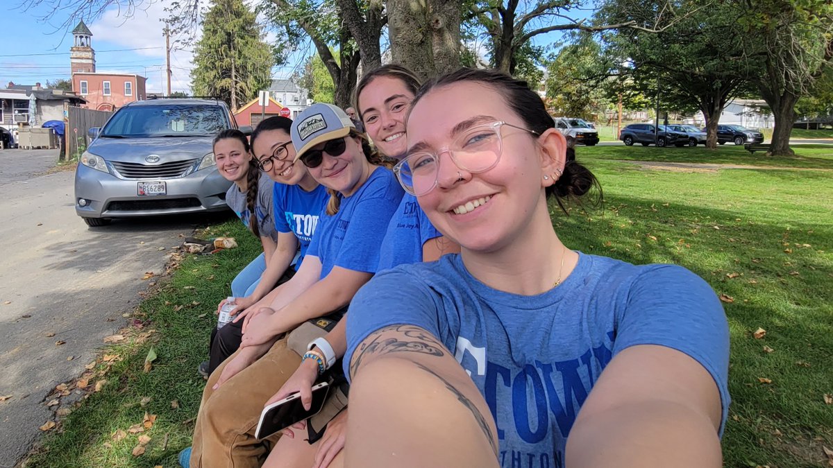 EtownCollege's tweet photo. A group of #etowncollege students and employees lived out the College’s #EducateForService motto by participating in the Center for Community and Civic Engagement’s (CCCE)’s annual Fall Break Service Trip, which took place on Oct. 5 through 7!
Read more: https://t.co/UvtAkXi4yZ. https://t.co/rHr4WjJTG0