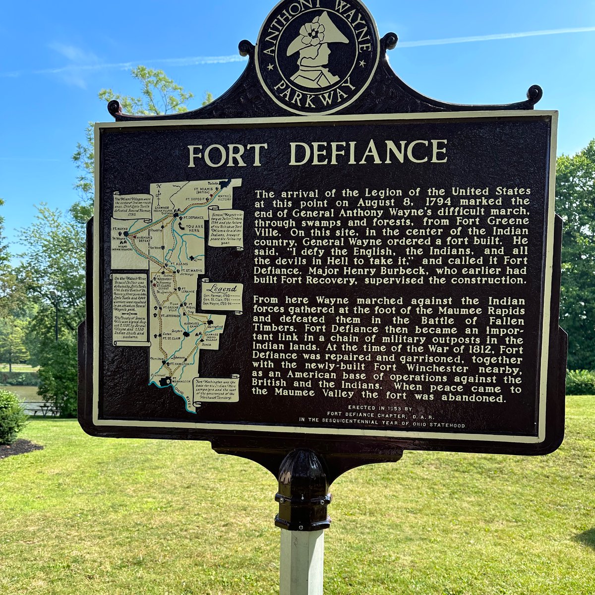 PresidentsVisit's tweet photo. Defiant from the jump: I never think of how funny a name my hometown is but it fits 🌺🇺🇸🏛️
Bonus: there’s a Fort Defiance in Arizona, and a movie about that fort!
#Defiance #FortDefiance 🌺 https://t.co/SoSo2GHqBy