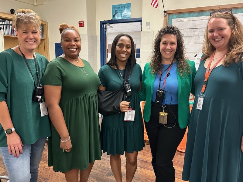 DanyelleG1985's tweet photo. FIRST WE WEAR GREEN THEN WEAR SHADES OF TAN! ALL BECAUSE WE WOKE UP AND HAD THE SAME BRAIN 2 DAYS IN A ROW! WE ARE ONE!

@CarissaCarey @amberdaviswhite  @chap1616 @SarahMcClain_1 @KimberlyKindred @MsTrents https://t.co/VXWsnok9Vv