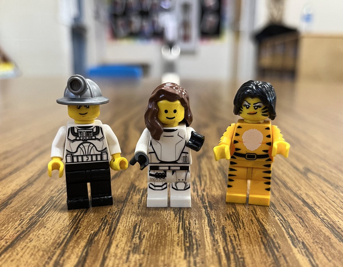 When your class loves legos so you spend your afternoon searching through your son’s unused Lego collection to build Lego people for morning center time. #tkteacher #play #LEGO