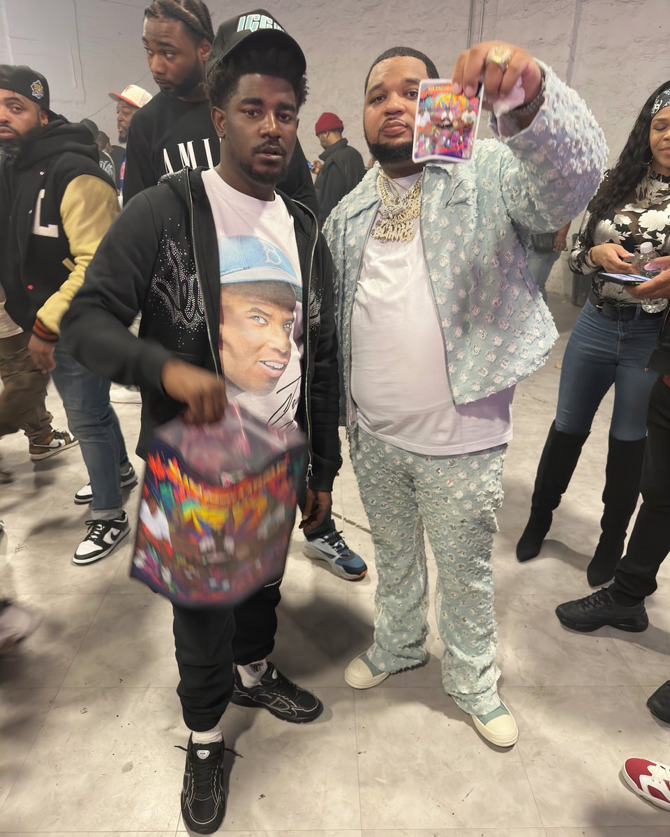 Geechiehoe's tweet photo. 9 Times Outta 10 You Ask Niggas Bout Zaazweebaaboyz We Definitely Off Them Bleachers &amp; We Ain’t No Leachers Still In That Loop Nigga Off My Revenue🗽🦇⚰️🔐 #ZAAZWEEBAABOYZ #NOTFORSALE #VAMPIRERECORDS #EXPLORE #TREATYALUNGS #DONTCHEATYALUNGS #VAMPLIFE https://t.co/QZxDpEf5dJ