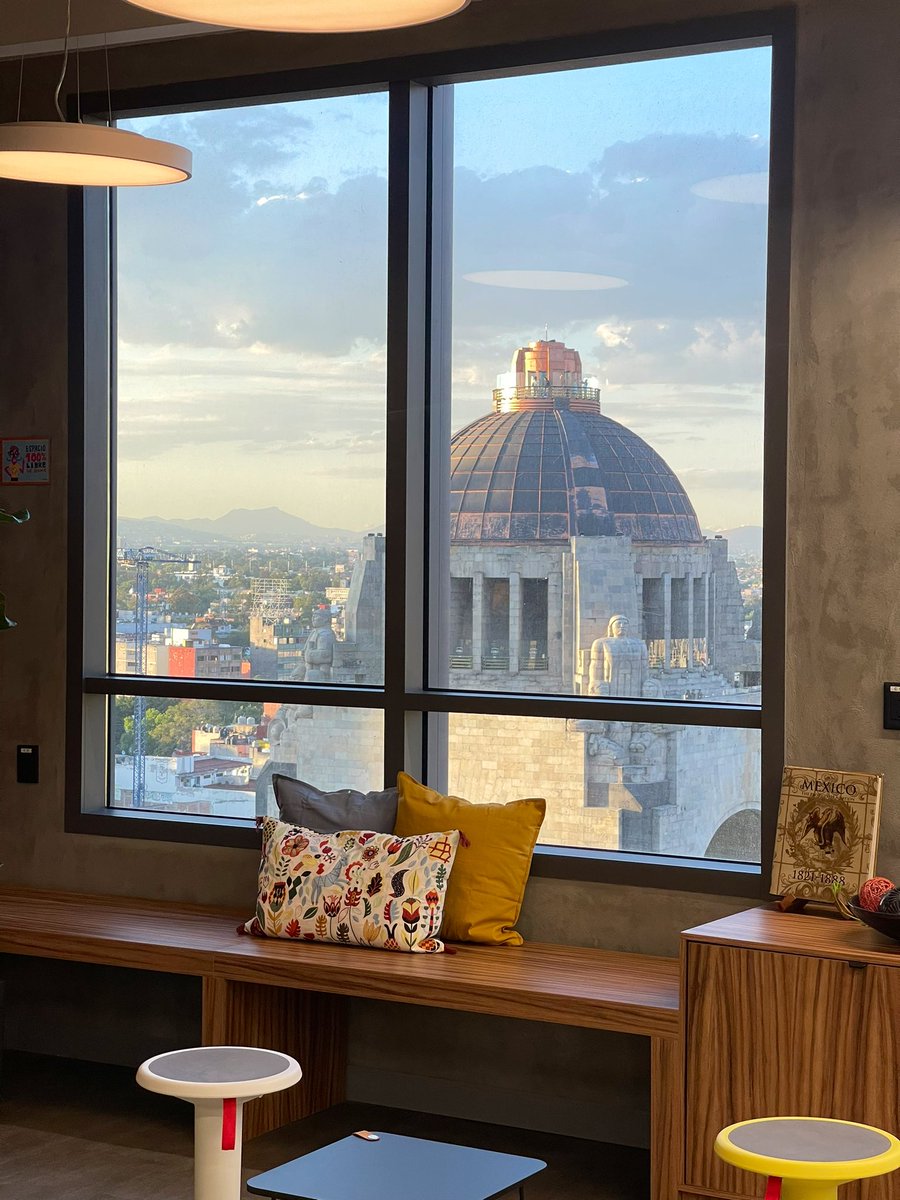 Encontré un coworking muy chido frente al Monumento a la Revolución.

Se llama <a href="/Workologymx/">Workology</a>.