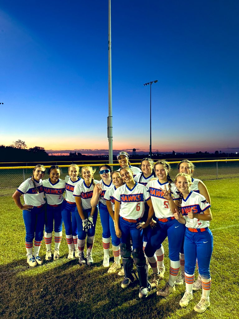 Great team win tonight to start the district playoffs over Hermann 21-11! Hawks play again Saturday at 11 am against the number 1 seed Elsberry in Montgomery City!  <a href="/katiemann05/">katie</a> <a href="/izzyrc8/">Izzy Chittakhone</a> <a href="/Peytonwhitney_/">Peyton whitney</a> @mreinwald22 <a href="/CoachKatie793/">CoachKatie793</a> #VPPride