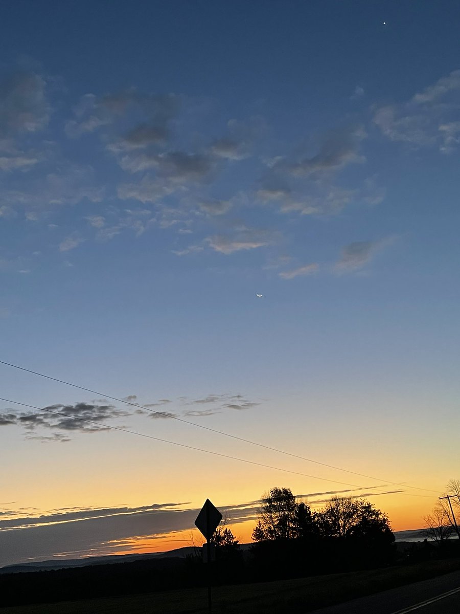 BobMackey1's tweet photo. I knew it would be a great day because the moon was smiling at us this morning! #chooseyourattitude #fishphilosophy @fishphilosophy 

Let me know how I can help your organization grow a great culture! https://t.co/JOXvdDLzov