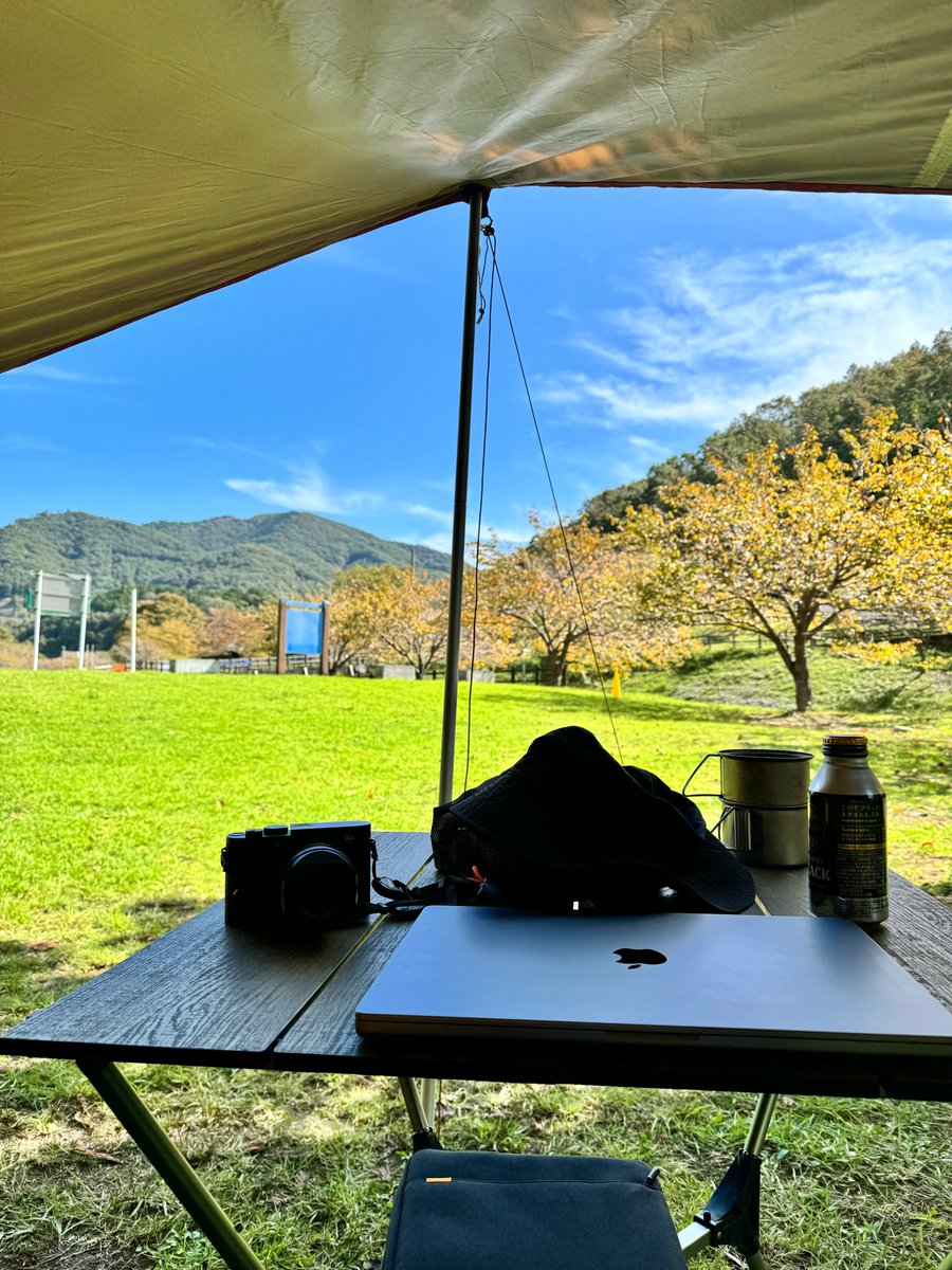 craftzdog's tweet photo. キャンプしながらコーディングする動画がずっと作りたくて、長らく避けていた車の運転を再開し、テントやタープ張りも練習し始めた。今回は小川張りっていうやつを頑張った。楽しい!次は焚き火に挑戦したい🏕️🔥
大阪近郊でおすすめのキャンプ場教えてください🙏
#devaslife https://t.co/Al3yQWWSBo