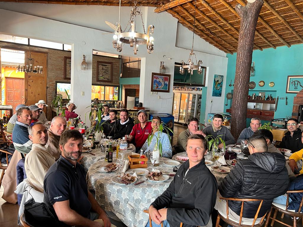 PabloMainez's tweet photo. Nos juntamos con técnicos referentes de chaco y santiago para hablar de estrategias de manejo de malezas  pensando en soja y maíz, gracias a todos los que nos acompañaron!! Y gracias @AgroTesterID por el intercambio tecnico #acuronpack #eddus #flextar #elumis  #egemon #dualgold https://t.co/rg1iIlYKpn