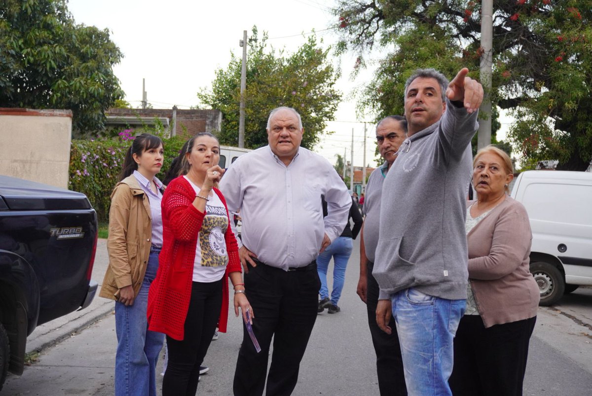 FEDEMASSOTUC's tweet photo. Muy contento de haber regresado a Villa Luján y poder charlar con los vecinos  que nos han planteado su preocupación por la dura situación económica y social que se vive. Esta inflación que no cesa, aumentada con esta corrida del dólar sigue golpeando muy fuerte a la gente. https://t.co/bdP9rfeN60