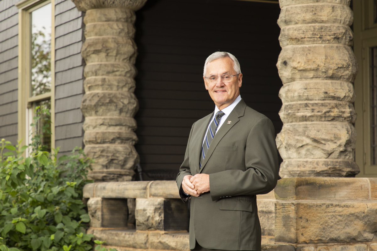 🚨 Just Announced 🚨 The Keynote Speaker for the 2023 OAHPERD Convention is former Ohio State Head Football Coach, Jim Tressel. Jim guided the Buckeyes to the 2002 National Championship and seven Big Ten Championships! Click here to register: oahperd.memberclicks.net/index.php?opti…