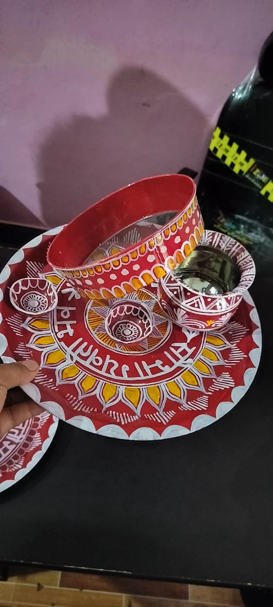 ChhimwalOm's tweet photo. ऐपण वाली करवा चौथ की थाली मधुबन सी एल एफ बरहैंनी बाजपुर में बनाई जा रही है, जो खरीदना चाहता है ऑर्डर दे सकता है खरीदने के लिए  सी एलएफ ऑफिस में संपर्क करें। https://t.co/Li0B0PtHjA
