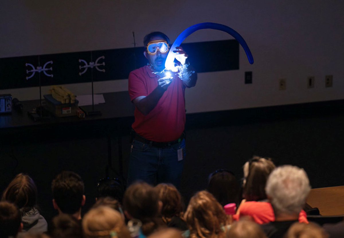 JLab_News's tweet image. Physics Fest is back LIVE at Jefferson Lab!

Bring your students for this FREE and unforgettable experience. Explore the wonders of science and technology through interactive experiments and demonstrations. #SciEd #STEM

Register now, Nov - May: education.jlab.org/physicsfest/