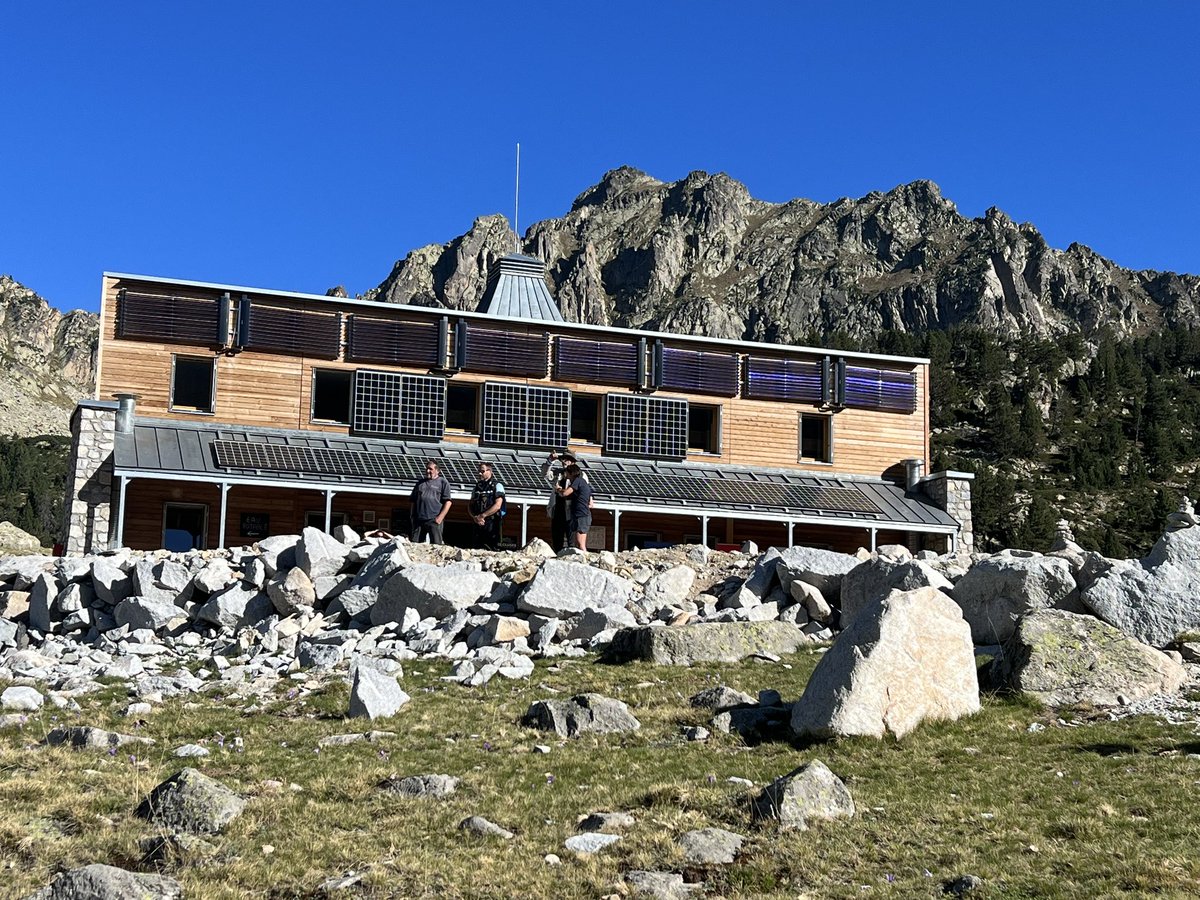 corinne_crabe's tweet photo. Inauguration du refuge d’#ayguescluses au-dessus de #bareges #hautepyrenees Le nouveau refuge est ouvert depuis le 23 juin avec Julien et Lucie, deux gardiens, avant à Estom
Le refuge sera ouvert pendant les vacances de noël et de février à Avril #pyrenees #neouvielle https://t.co/qexN2o9BYj