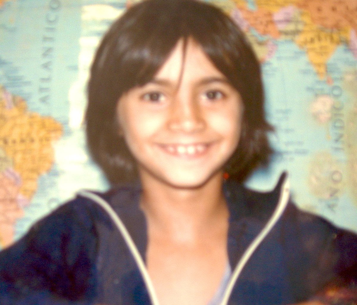 SimoneDeLimaOl2's tweet photo. Tenho muito orgulho dessa criança que fui, das minhas escolhas, foram elas me me levaram a ser o que sou e chegar onde estou hoje! https://t.co/5rls3MXyyM