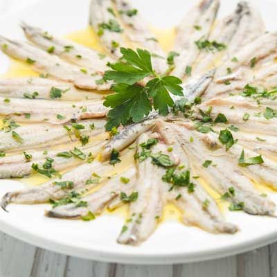 White anchovies with lemon and parsley. One of the finest anchovies on earth!

#mmmediterranean #anchovies #boquerones #mediterranean #chefs #bestquality #spanishfood #chefstyle #naturalproducts #foodfromspain #chefsplateform #bestfoodintown #allnaturalproducts