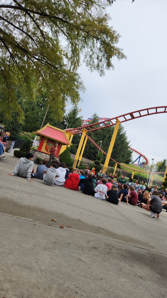 EmilyELA0127's tweet photo. What a wonderful field trip to Worlds of Fun! We learned so much and the kiddos had a blast. @AntiochMS #spartanpride #middleschoolteacher https://t.co/wjDqJCwQqK