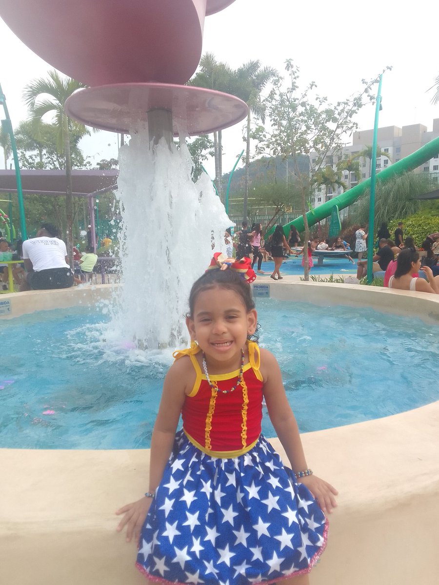 CrlhIsa1's tweet photo. Feliz dia das crianças meu amor💛 https://t.co/fjIOcCaila
