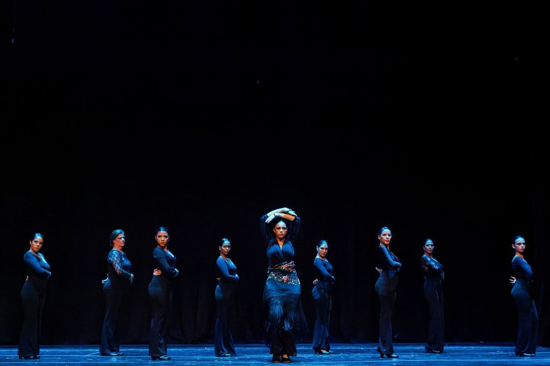 LESLIE RICARDO ESCUELA DE DANZA
“Semblanzas de un río” (composición instrumental) Intérpretes: Leslie Ricardo Escuela De Danzas Música: álbum Orobroy, 1998 | Autor: David Peña Dorantes.

📸 <a href="/mikpasco/">Mikaël Pasco</a>

-
#edanco2023