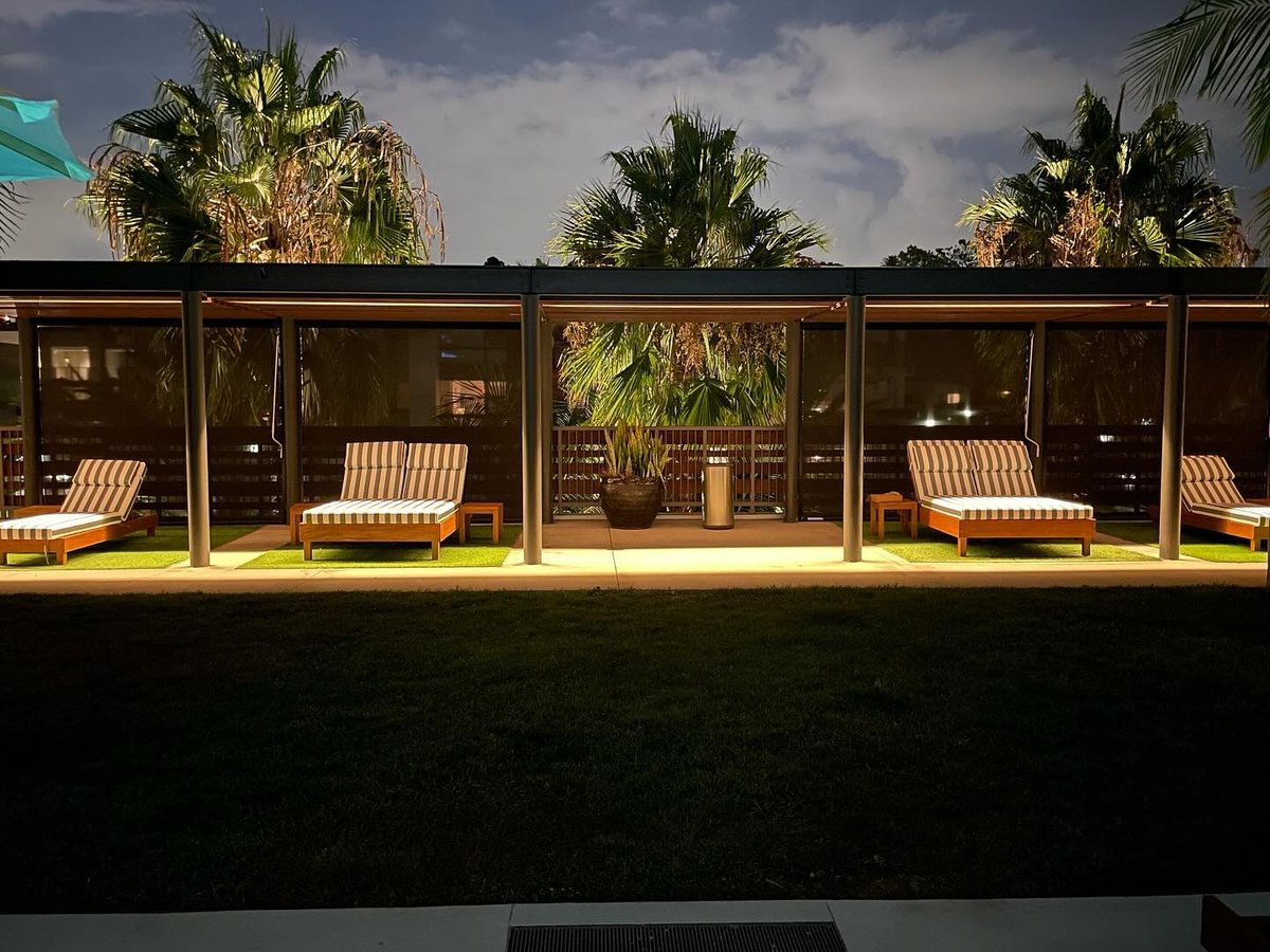 GalaxyDraperies's tweet image. Check out the sleek Insolroll exterior #solarshades our designer Matt Baker added to the pool cabanas at Runway Apartments in Playa Vista! Soon they'll each have their own exterior draperies as well!

Who wants to relax poolside with us?

#playavista #poolside #uvprotection