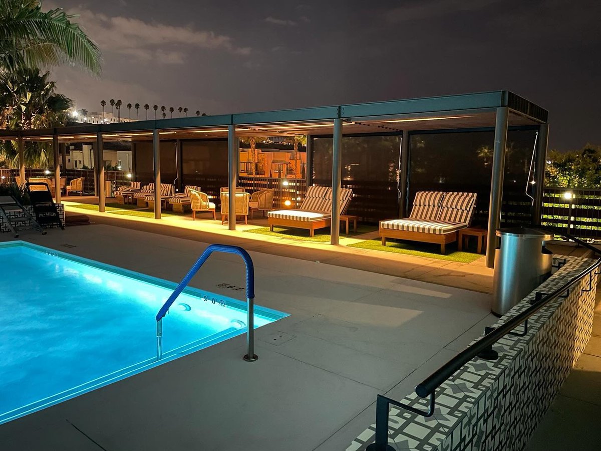 GalaxyDraperies's tweet image. Check out the sleek Insolroll exterior #solarshades our designer Matt Baker added to the pool cabanas at Runway Apartments in Playa Vista! Soon they'll each have their own exterior draperies as well!

Who wants to relax poolside with us?

#playavista #poolside #uvprotection