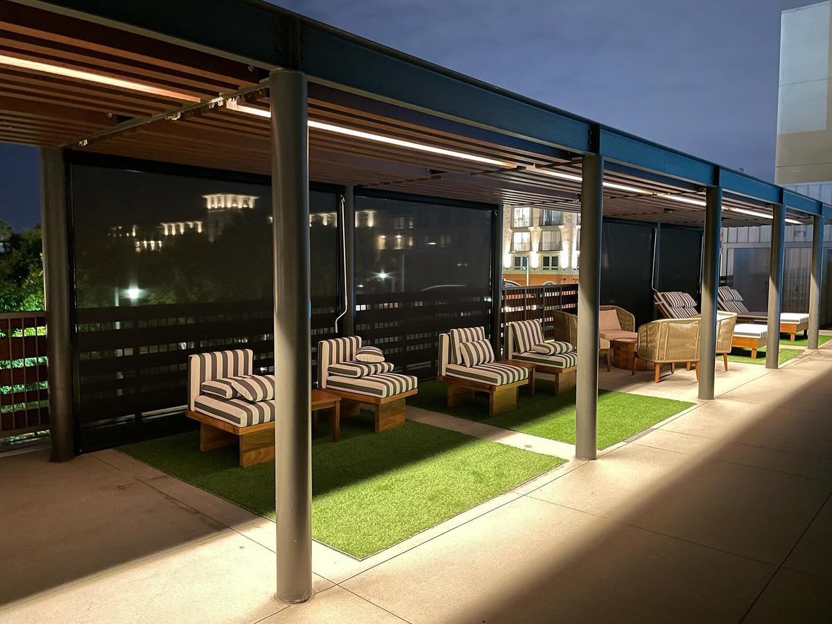GalaxyDraperies's tweet image. Check out the sleek Insolroll exterior #solarshades our designer Matt Baker added to the pool cabanas at Runway Apartments in Playa Vista! Soon they'll each have their own exterior draperies as well!

Who wants to relax poolside with us?

#playavista #poolside #uvprotection