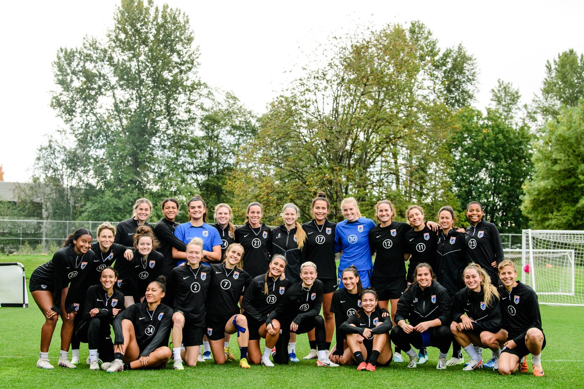 Introducing our '23 family photo! 🤩 

#ReignSupreme