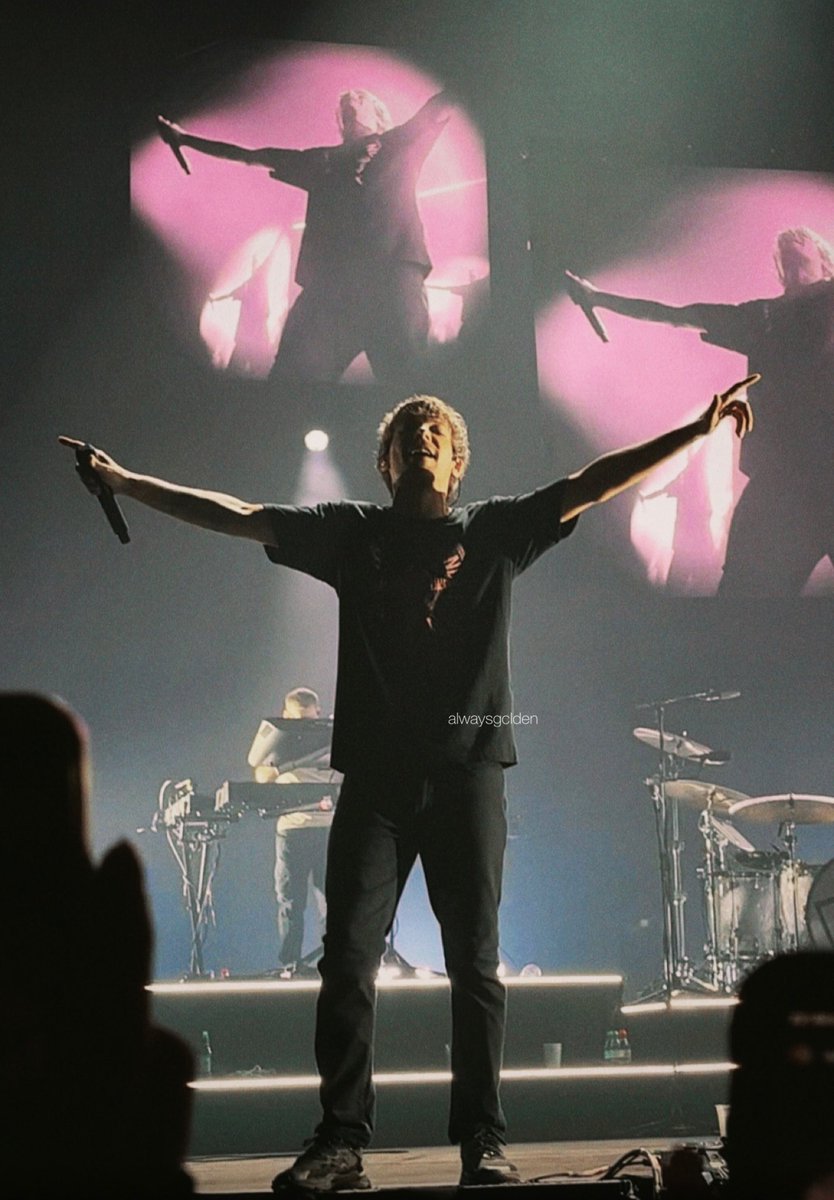 alwaysgclden's tweet photo. it was my dream to see one direction in my country, louis made my dream happen, i saw 1/5 at home! 🥹🫂
i’m the happiest #FITFLuxembourg https://t.co/9GzQ0fmhFb