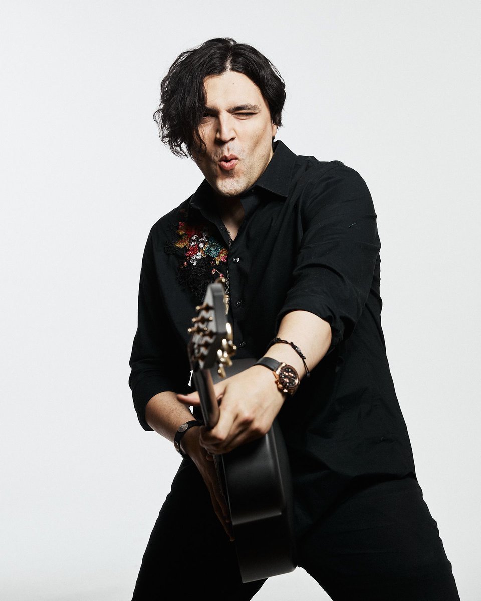 spellsandcurses's tweet photo. Sad boiz have fun with guitars too, ya know
Photographer: Alexander Just
Style: Farah Husain
Custom Shirt: Nancy Kuledge
#spellandcurses #enyaguitar #x4pro #acousticguitar #carbonfiberguitar #x4mini #enyaguitar #enyax4 https://t.co/9s887dzxCA