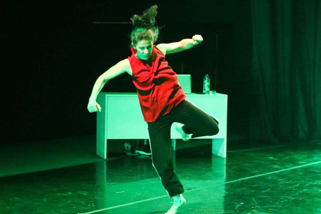 PAÍS INVITADO DE HONOR: COLOMBIA
 “NINGUNA IDEA ES MÍA” Dirección e Interpretación: Margarita Roa Vargas  Productor: Jorge Mario Escobar
 
 📸 <a href="/mikpasco/">Mikaël Pasco</a>
 
 -
 #edanco2023