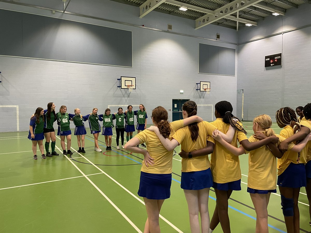 Hylands school entered the Essex Cup for the first time and had a match against Brentwood Ursuline. Hylands didn’t win but what a great learning curve and great hosts. 
#schoolsport #netball