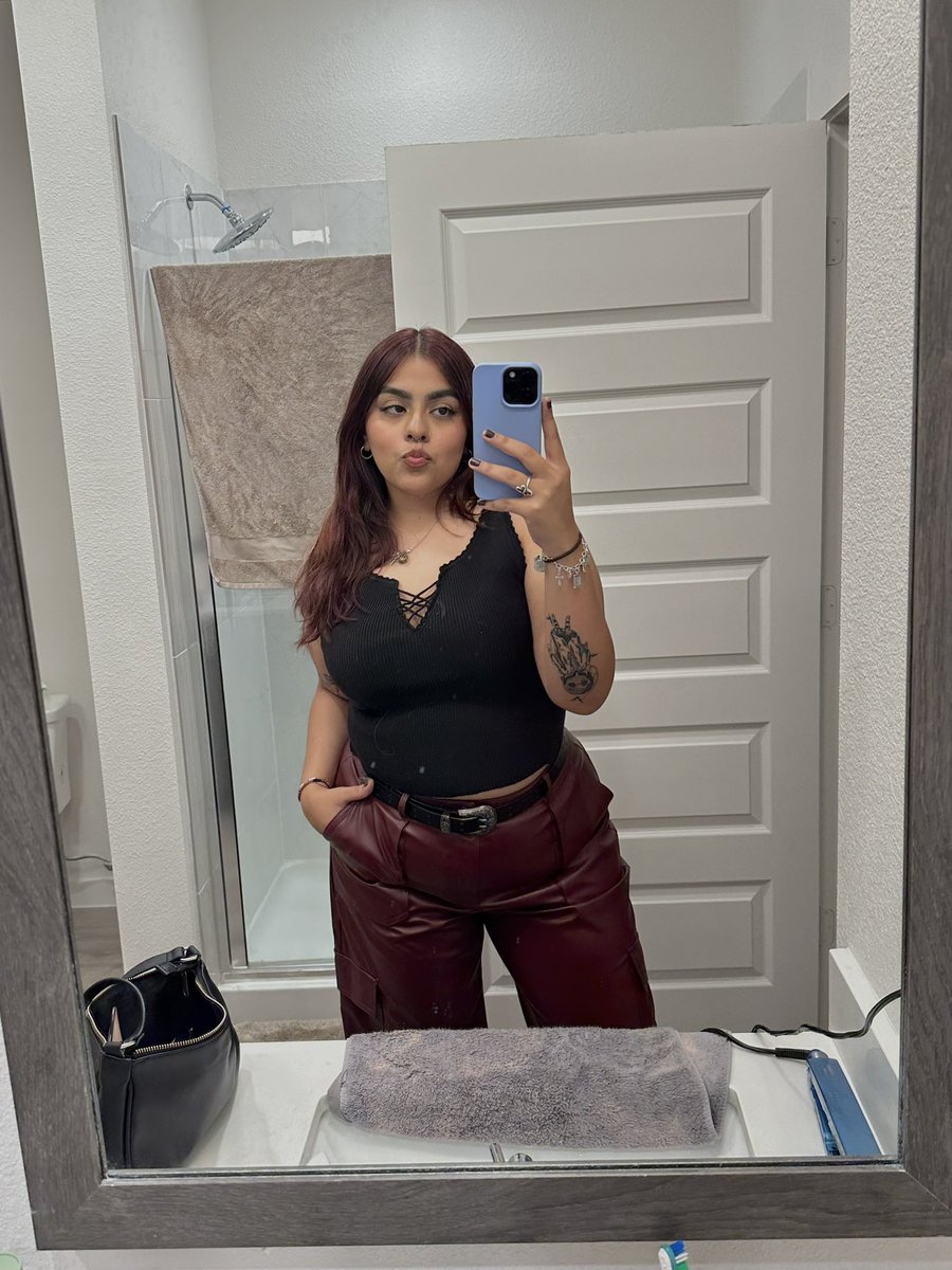 juuulliiaannaa's tweet photo. a loving libra turned 23🍒💌 https://t.co/IhxFKgJGgH