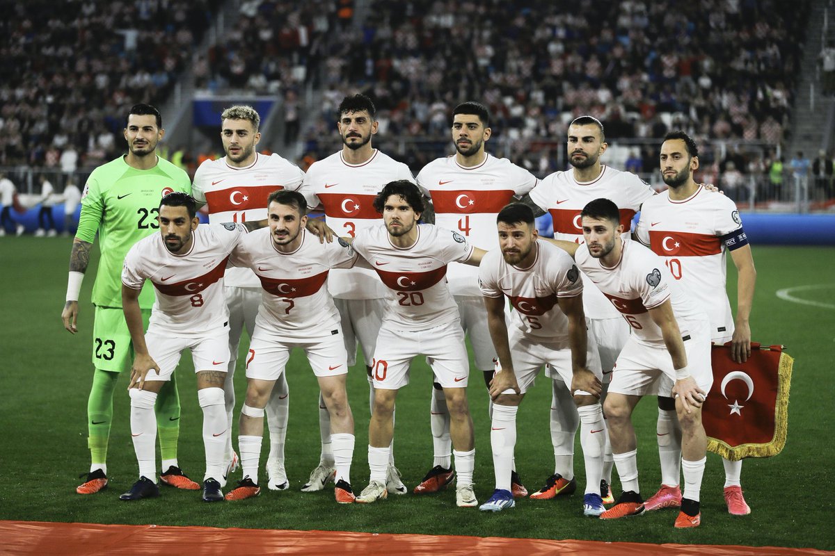 TekYolFener's tweet photo. TEBRİKLER MİLLİ TAKIM! 🇹🇷 https://t.co/gETQW8eJny