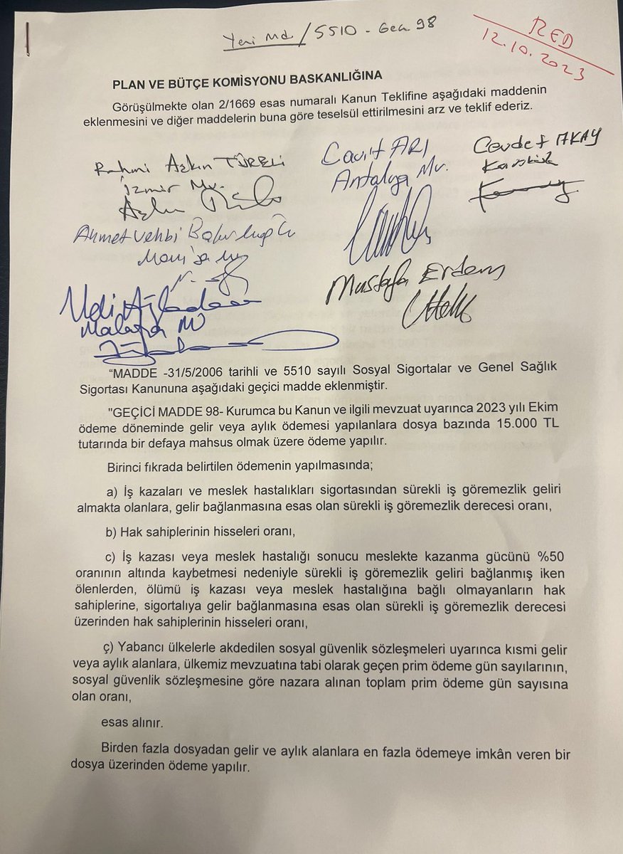 alimahir's tweet photo. Genel Kurul çalışmalarımız sonrası TBMM Plan ve Bütçe Komisyonu’ndayız.

Kayıtsız, şartsız tüm emeklilerimize 15 bin lira ikramiye verilsin teklifimiz komisyonda AKP ve MHP oylarıyla reddedildi.

Saray iktidarı yine bildiğiniz gibi! https://t.co/1cHbhjLU0o