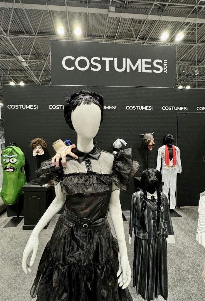 Costumes.com tweet media