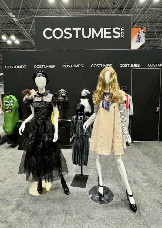 Costumes.com tweet media