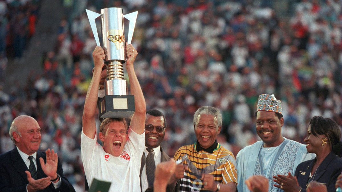 OptaJabu's tweet photo. 5 - Bafana Bafana face Tunisia for a fifth time at the Africa Cup of Nations finals (also 1996, 2000, 2006 &amp; 2008 - WDLL respectively), the joint-most matches for Bafana against a single nation at the tournament (5 also v Morocco). Memories. #AFCON2023 🇹🇳🇿🇦 https://t.co/xPkhAFSm2k