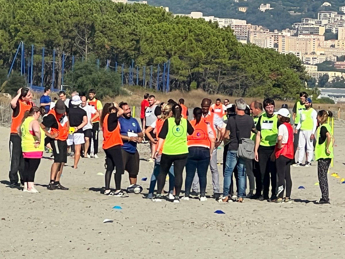 PatriciaPetreto's tweet photo. 🏉#DuStadeVersEmploi à la plage de la #Marana.

Quand le rugby devient la passerelle vers de nouvelles opportunités professionnelles.
L'alliance du sport, du réseau, et de l'anonymat, avec seulement votre prénom sur le dossard.
Une manière originale de recruter.

#AvecPôleEmploi https://t.co/yz03ErsEPu