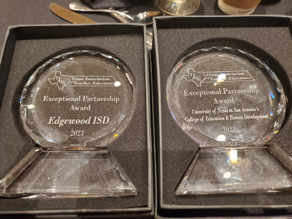 Edgewood ISD and UTSA College of Education &amp; Human Development were honored by CSOTTE on 10/8/23 with the Exceptional Partnership Award for our collaboration of the Teacher Residency Program! Thank you, Dr. Farias for your continued support! <a href="/DrH_OnTheEdge/">Doctor.H 🇲🇽🇺🇸</a> <a href="/EISDofSA/">Edgewood ISD</a> <a href="/UTSA/">UTSA</a>