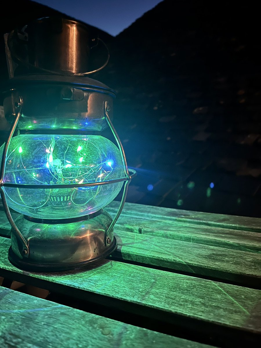 Sanoteo's tweet photo. El mensaje más profundo viaja de corazón a #corazón, por el sendero de los ojos, escrito en el lenguaje de la #luz 
#sentimientos #iluminar #sueños https://t.co/LtqTkmV90L