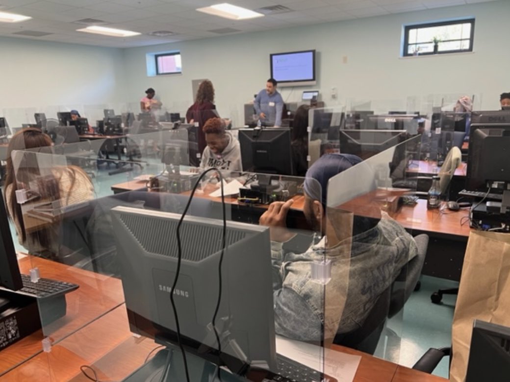 NJSAJOBS's tweet photo. HomeFront's Family Campus: Resume Writing &amp; Interview workshop for Hire Expectations. Together, they are breaking the cycle of poverty by providing low-income Mercer County residents with essential skills for obtaining and retaining employment. #Empowerment #WorkforceDevelopment https://t.co/N4ahy1dhBH