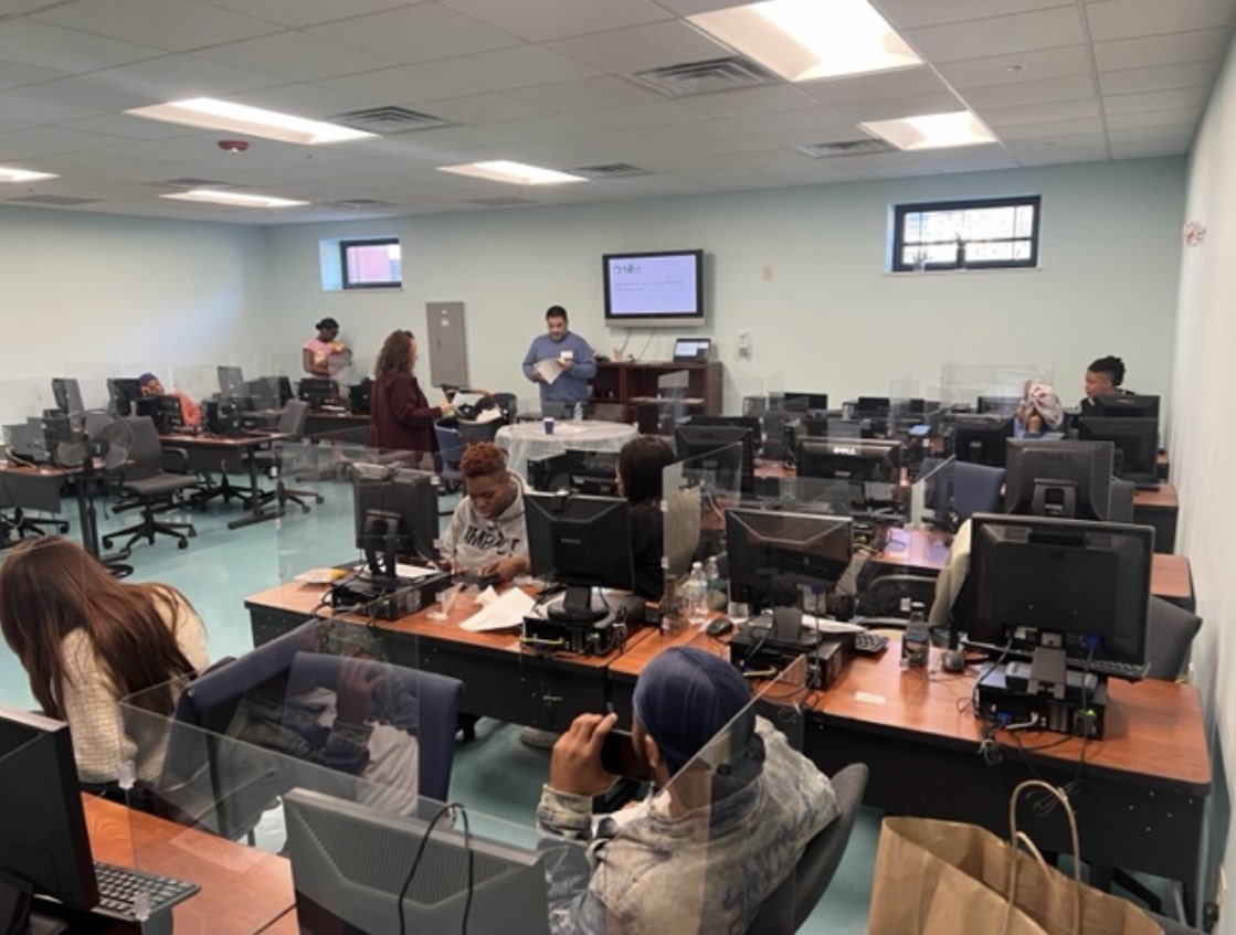NJSAJOBS's tweet photo. HomeFront's Family Campus: Resume Writing &amp; Interview workshop for Hire Expectations. Together, they are breaking the cycle of poverty by providing low-income Mercer County residents with essential skills for obtaining and retaining employment. #Empowerment #WorkforceDevelopment https://t.co/N4ahy1dhBH