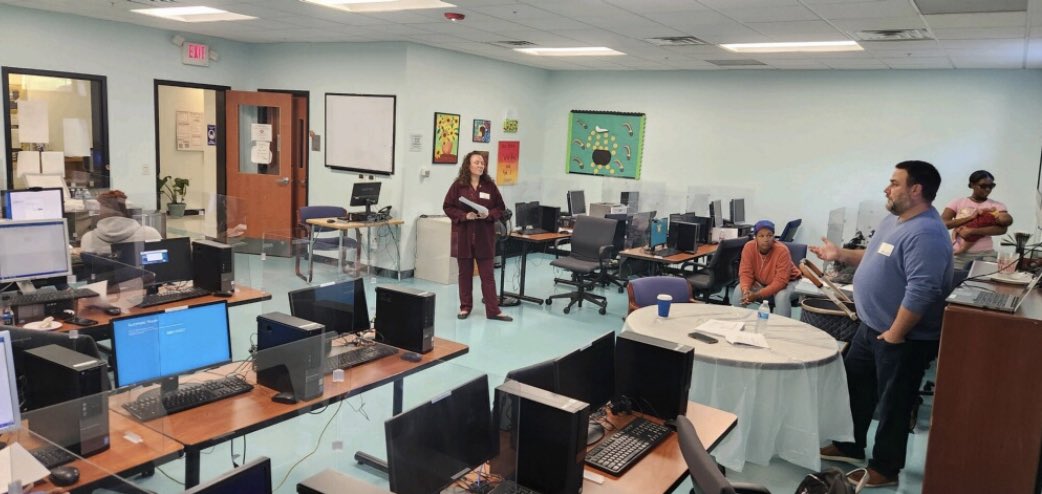 NJSAJOBS's tweet photo. HomeFront's Family Campus: Resume Writing &amp; Interview workshop for Hire Expectations. Together, they are breaking the cycle of poverty by providing low-income Mercer County residents with essential skills for obtaining and retaining employment. #Empowerment #WorkforceDevelopment https://t.co/N4ahy1dhBH