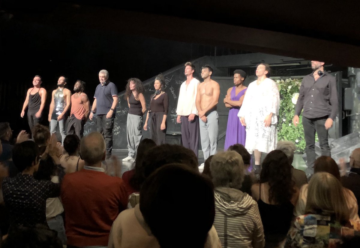NathCatStras's tweet photo. Ovation unanime du public ce soir avec La Tendresse de @BeresJulie au @TNS_TheatrStras 
Des comédiens épatants. Une énergie communicative. Un texte puissant. Merci 🤩 https://t.co/nqoVXYpRbf